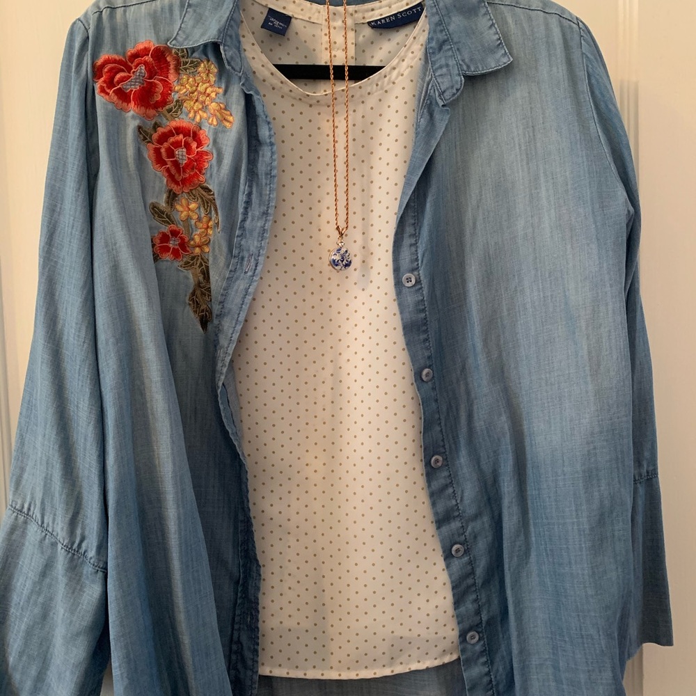 2/$16 Velvet Heart ▪️Chambray Button Up